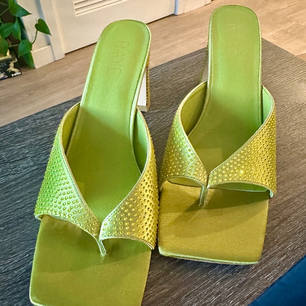 Raye Van Heel in Green (size 8)